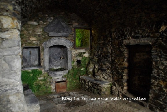cisterna triora fontana delfini